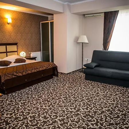 Megalos Hotel