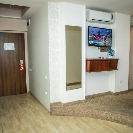 Megalos Hotel